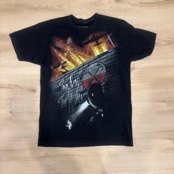 Men’s Small Black Tshirt with Pink Floyd The Wall print - Picture 1 of 6